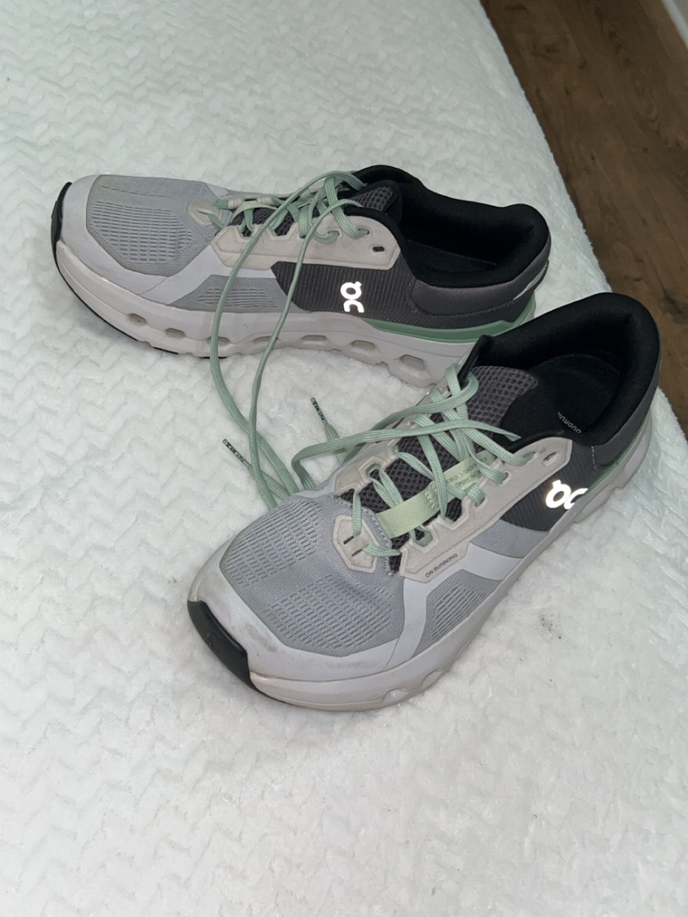 On Running Cloudswift men’s Gray Mint Running Shoes - Picture 3 of 5